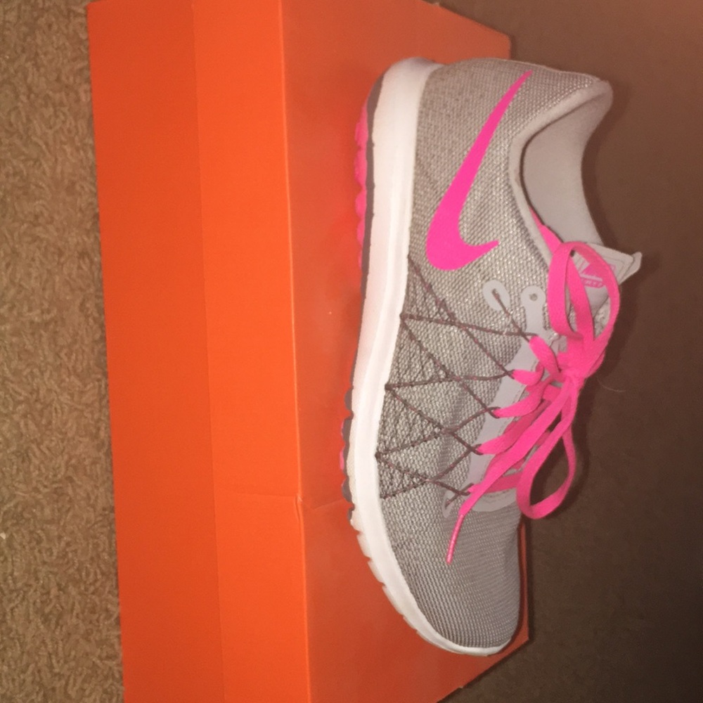 grey & pink nike running shoes 💞